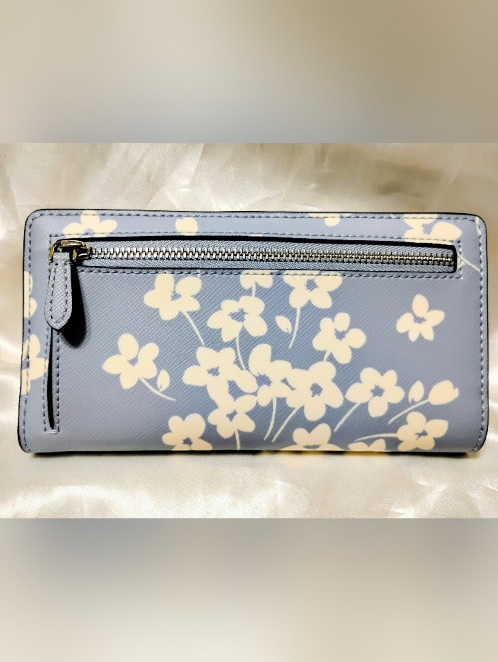 KATE SPADE Dana Sweet Flora 2021 Large Zip-Around Wallet in Blue and Cream White - Picture 3 of 8
